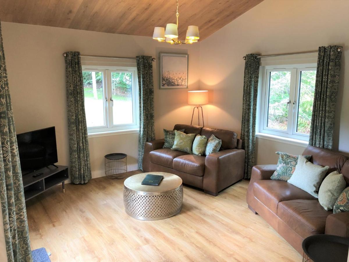 Breckland Lodge 2 With Hot Tub Belladrum Ngoại thất bức ảnh