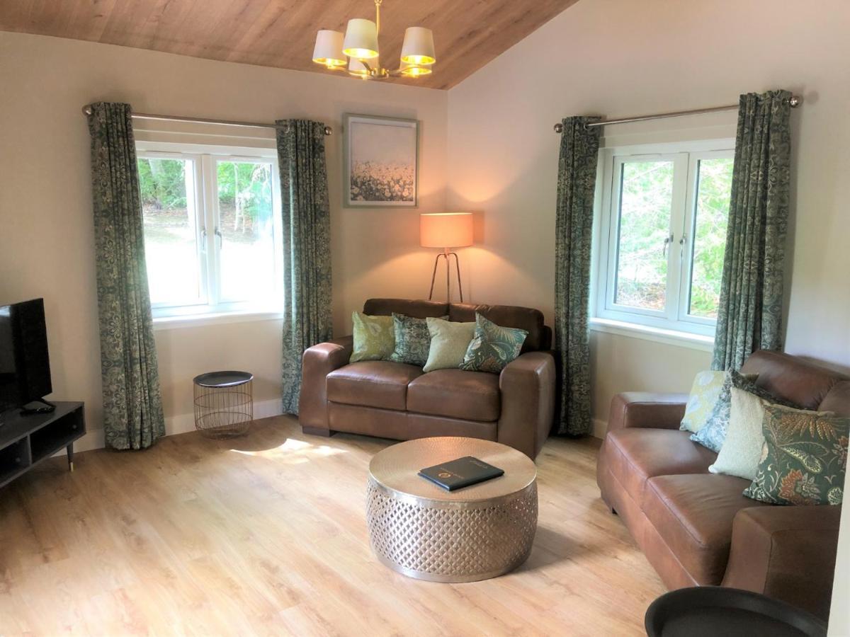 Breckland Lodge 2 With Hot Tub Belladrum Ngoại thất bức ảnh